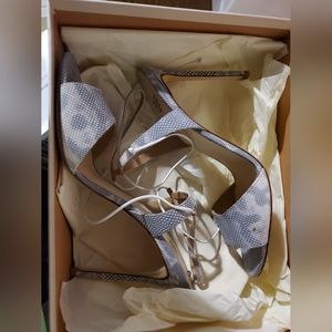 NIB Francesco Russo white and blue heels